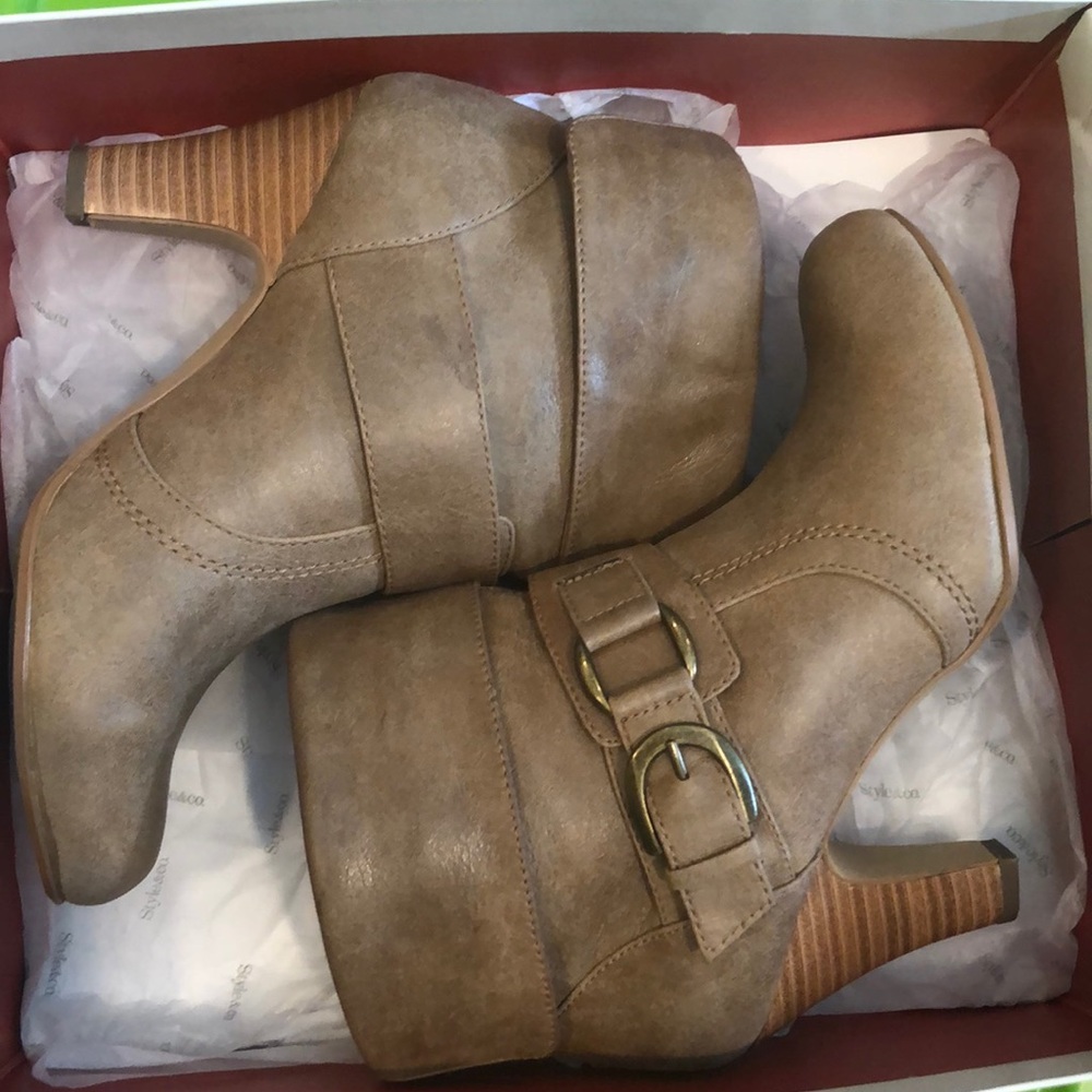Natural booties